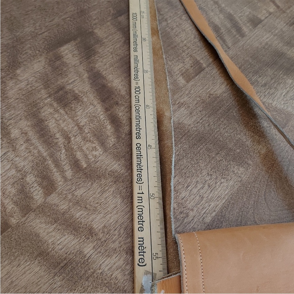 Vintage Tan Leather Crossbody Bag with Flap Closure - Picture 13 of 13